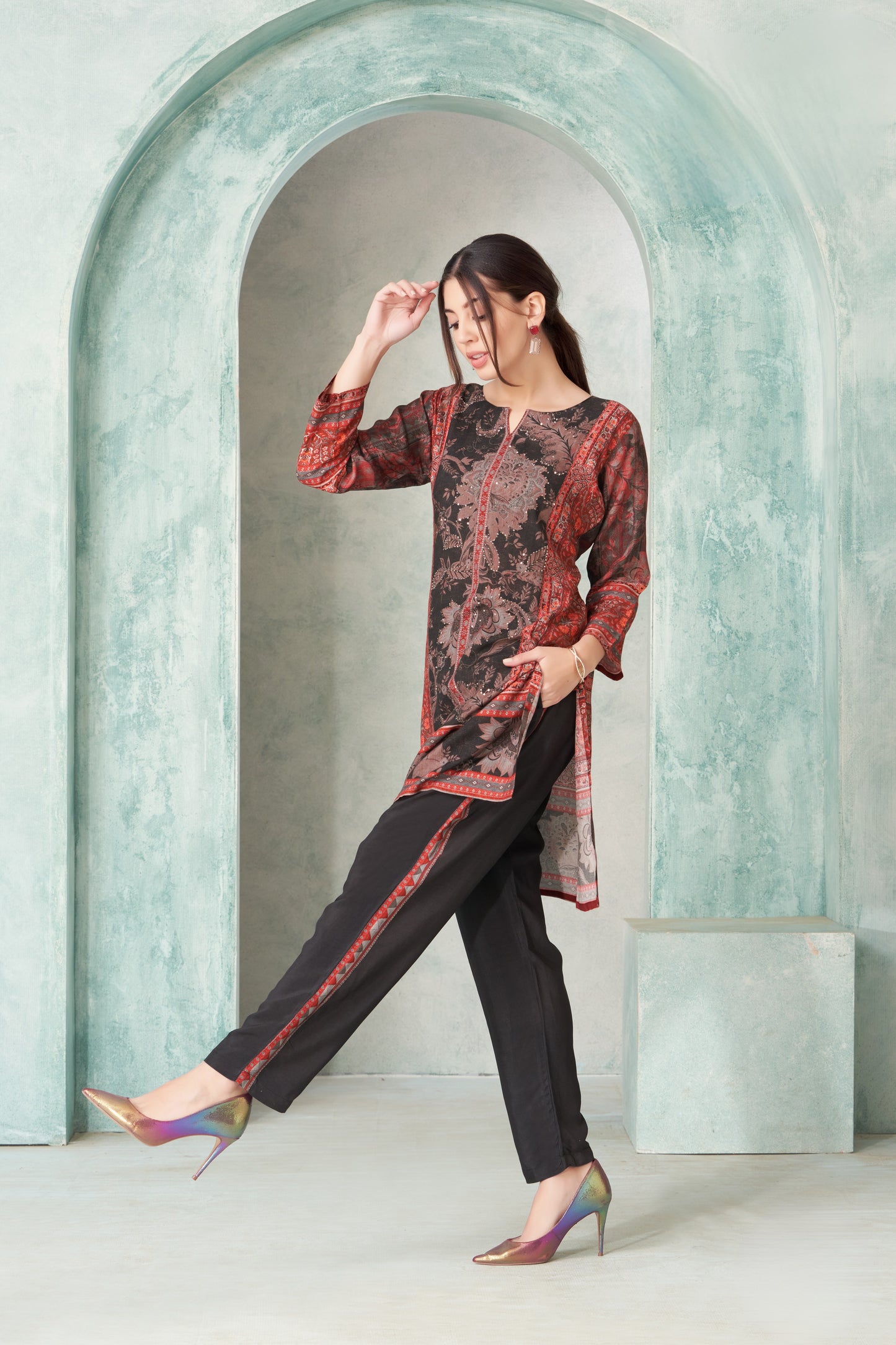 Black & Maroon Printed Kurta Set with Trousers – Contemporary Fit