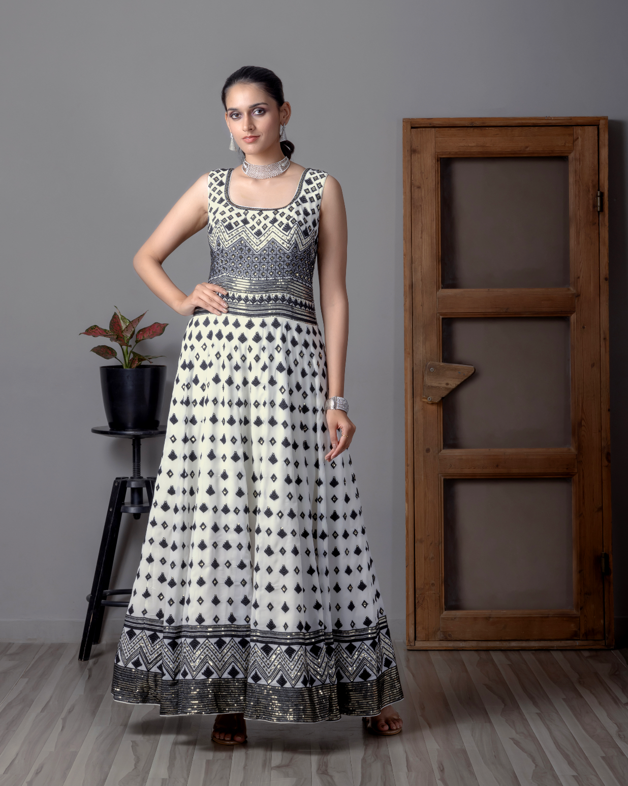 Off white kurti Wit Black thread & embroider work