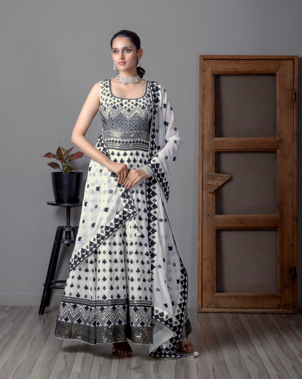 Off white kurti Wit Black thread & embroider work