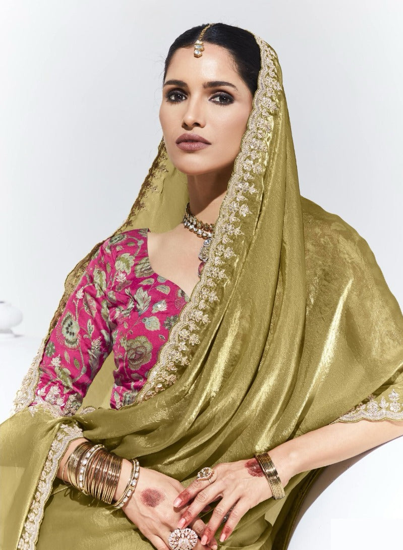 Tantalizing Border Gold Trendy Saree