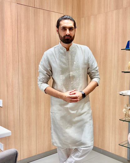 Classic Off-White Kurta with Elegant Embroidery