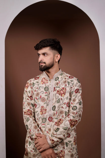 Elegant Off-White Kurta Featuring Lotus Artistry