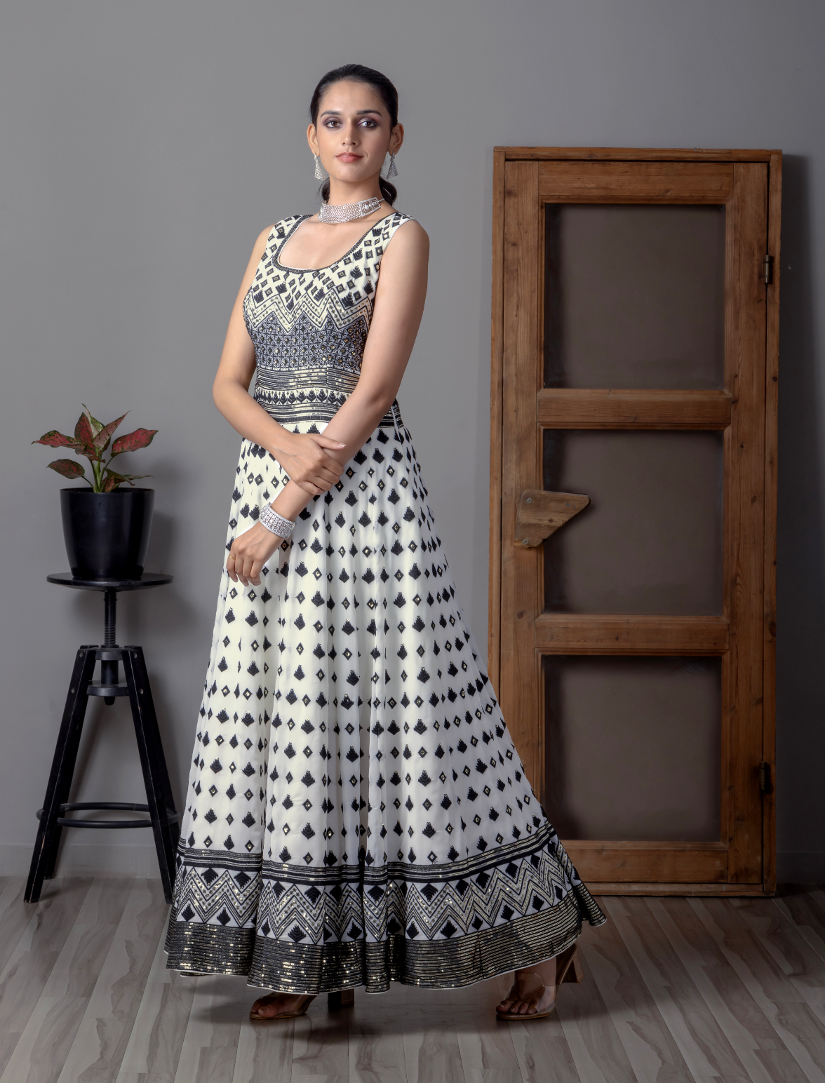 Off white kurti Wit Black thread & embroider work