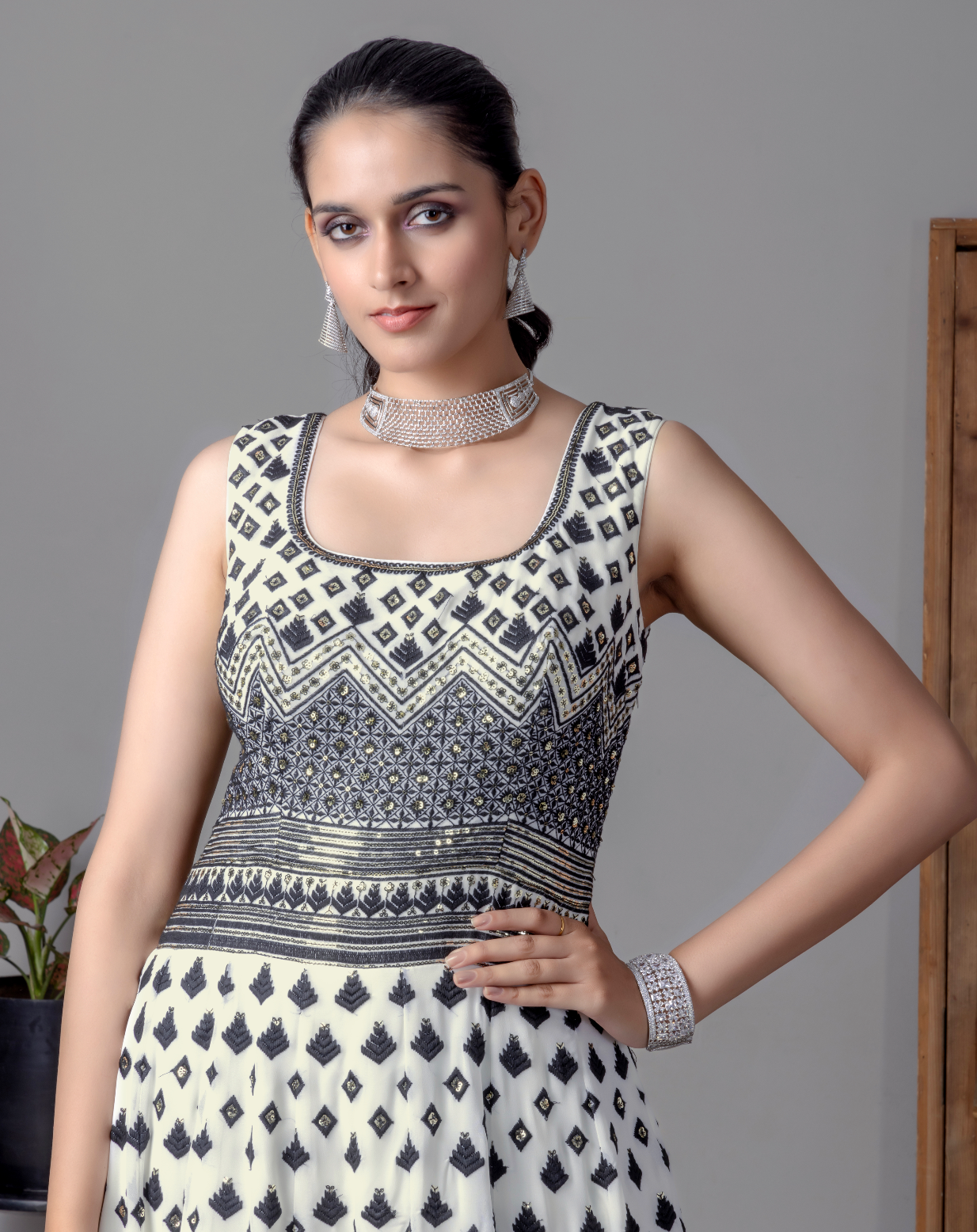Off white kurti Wit Black thread & embroider work