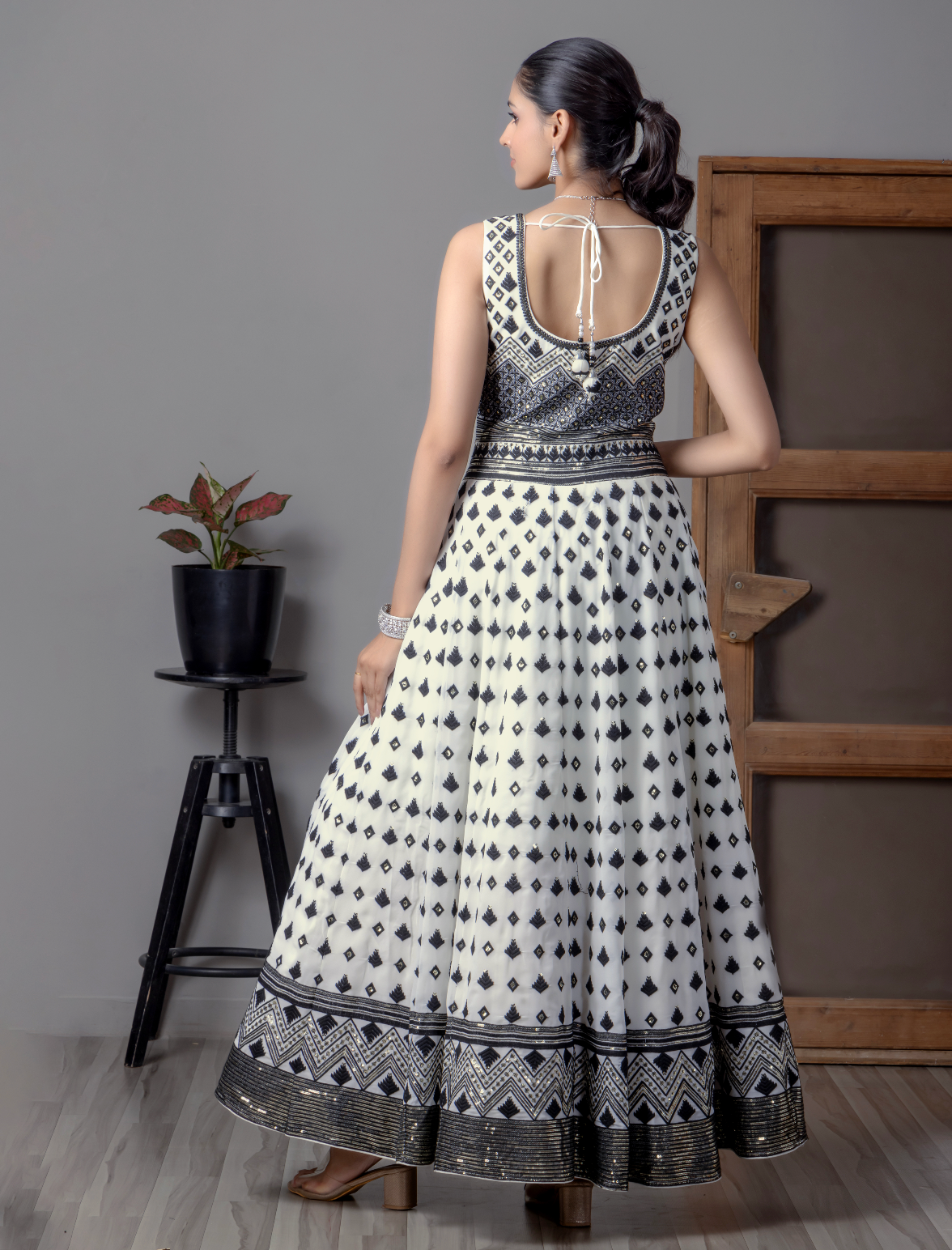 Off white kurti Wit Black thread & embroider work